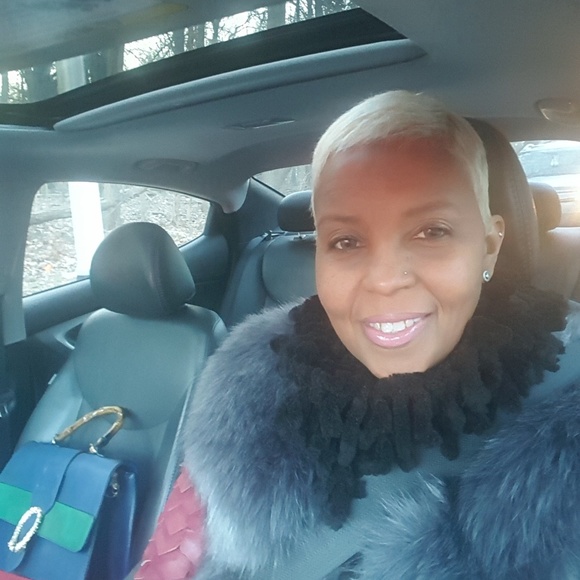 Meet your Posher, Melanie - Picture 2 of 2